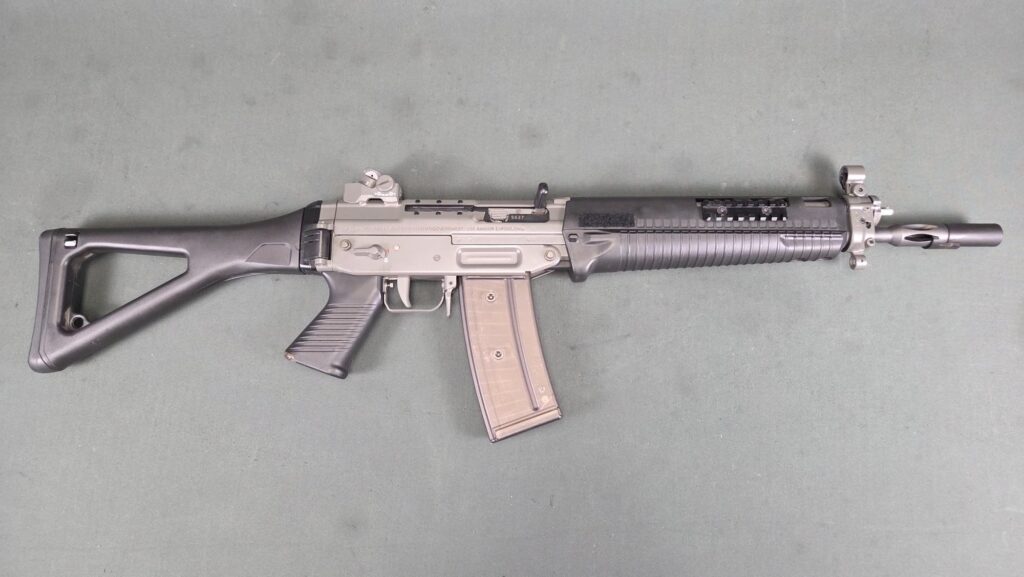 Swiss-made SIG SG 551-2 SP SWAT