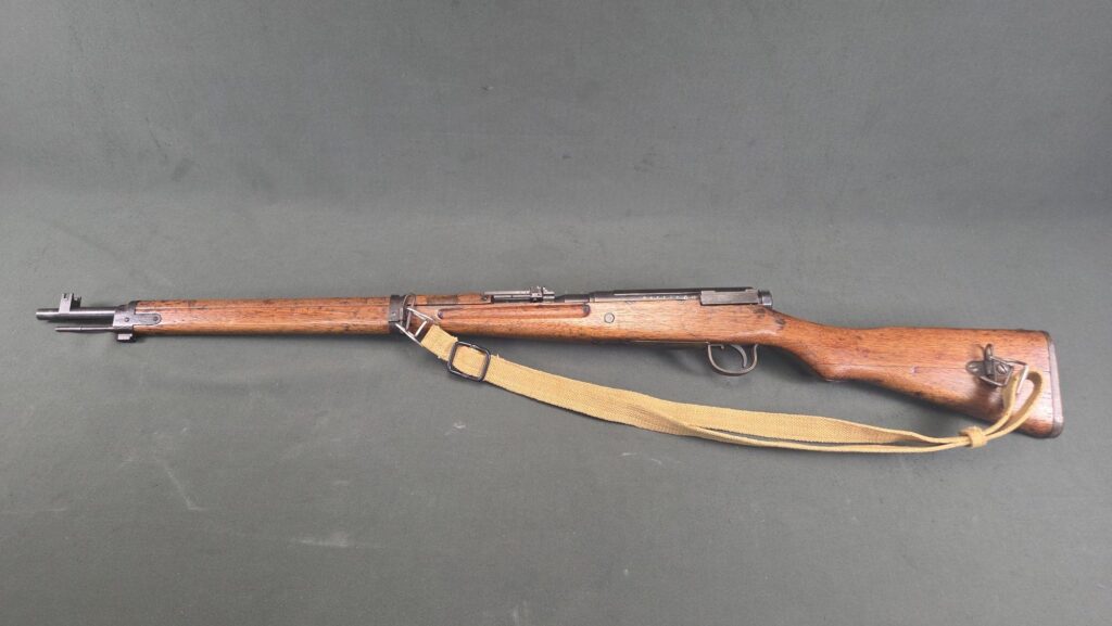 Kokura-manufactured Type 99 Arisaka rifle with full chrysanthemum mum and dust cover