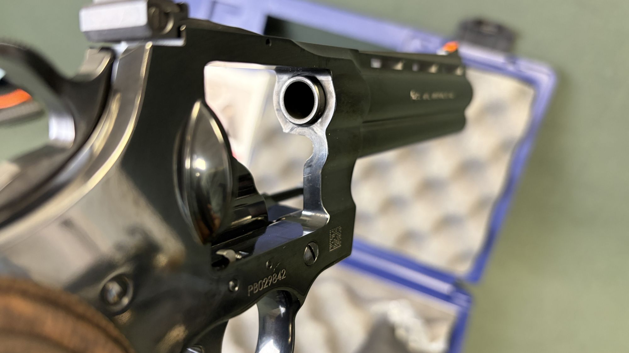 Colt Python .357 Magnum 5 Inch Blued Like New with Factory Box - Image 6