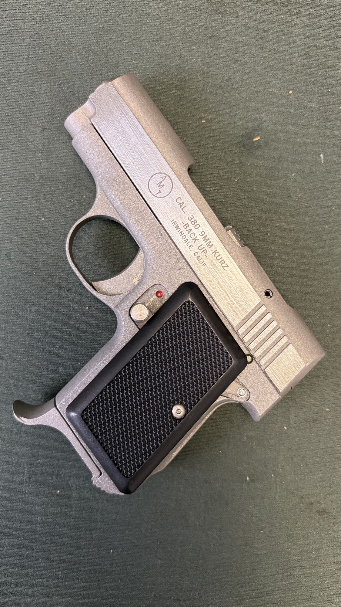 AMT Backup .380 ACP Single Action Stainless Like New with Four Magazines - Image 3