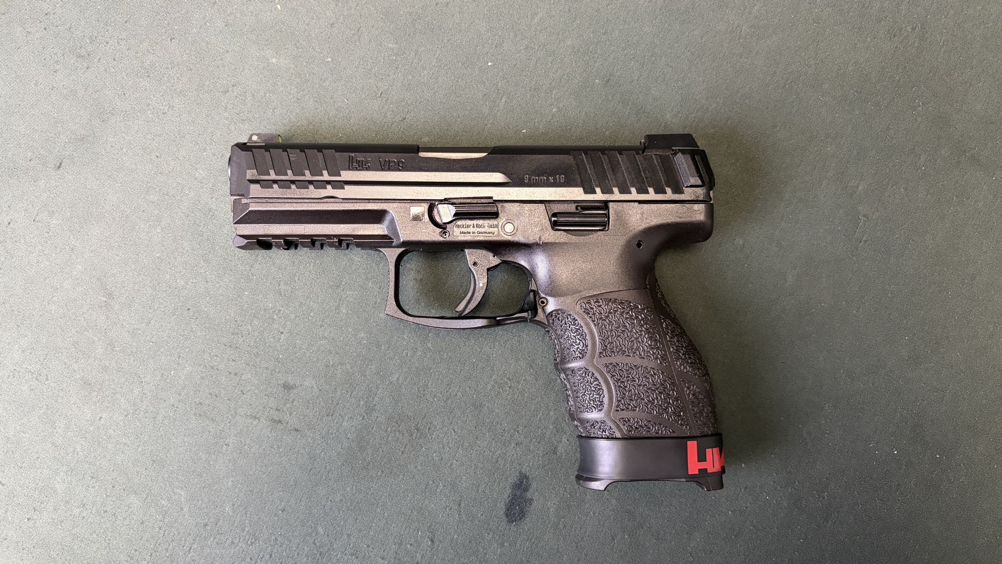 HK VP9 9mm Two 17 Round Magazines Like New Open Box German Made - Image 3
