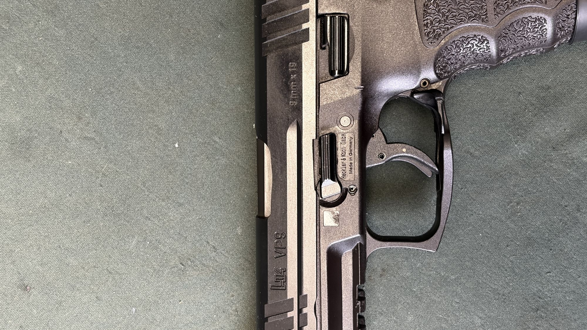 HK VP9 9mm Two 17 Round Magazines Like New Open Box German Made - Image 5