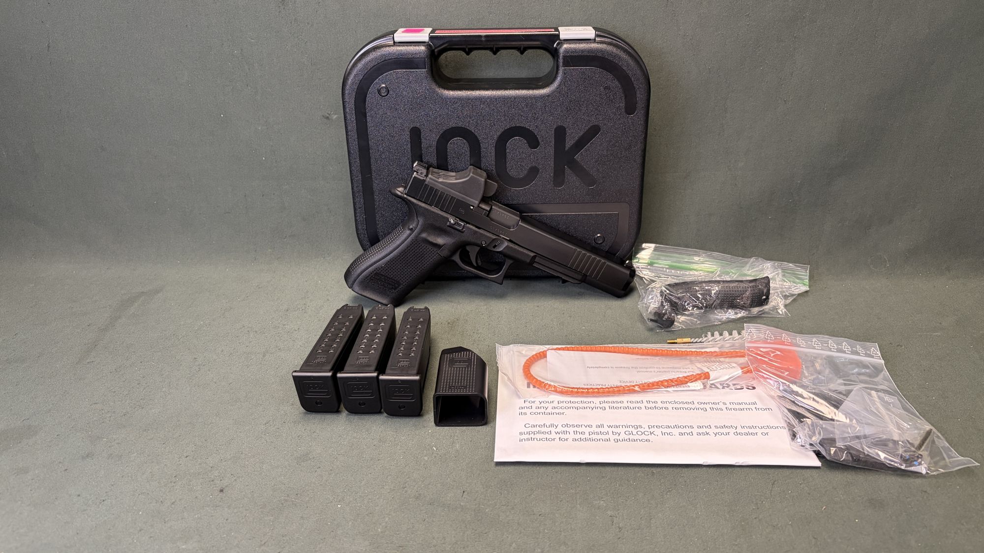 Glock 17L 9mm Long Slide with Holosun SCS Green and Three Magazines - Image 2