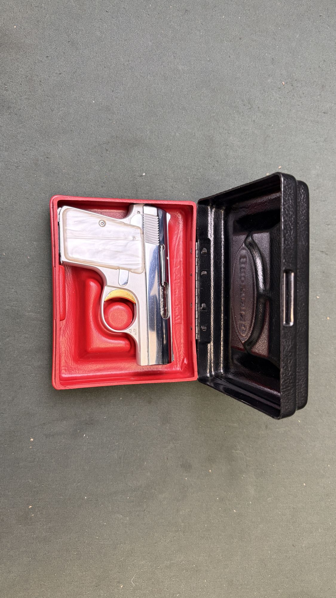 1963 Browning Baby Lightweight .25 ACP Factory Chrome Pearl Grips with Case - Image 2